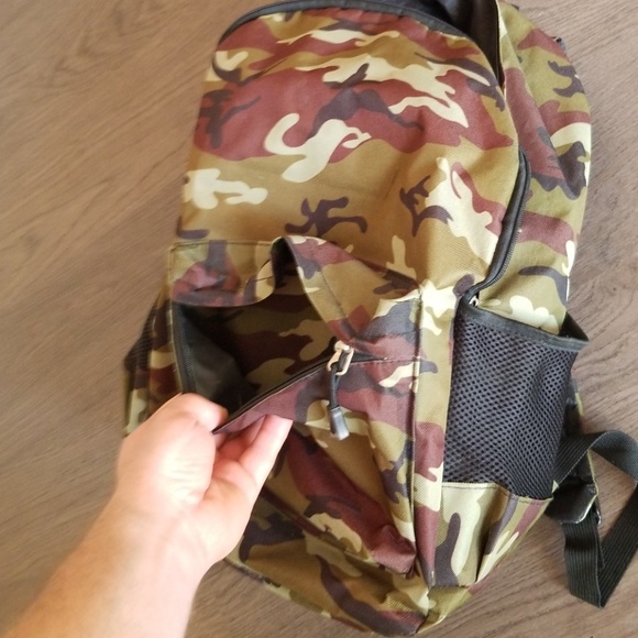 Camouflage Backpack - Picture 3 of 5